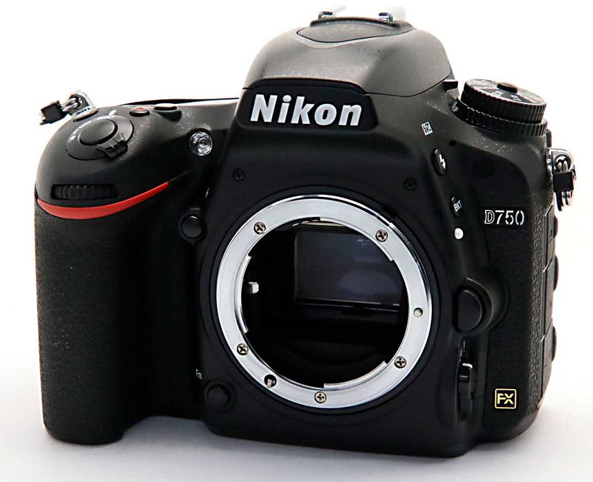 NIKON D750 com bateria e correia