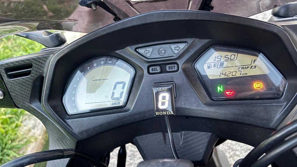 Mota CBR 650F e mochila da alpinestars