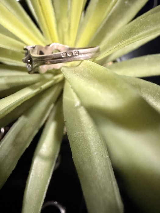 Anel senhora  com pedras em prata