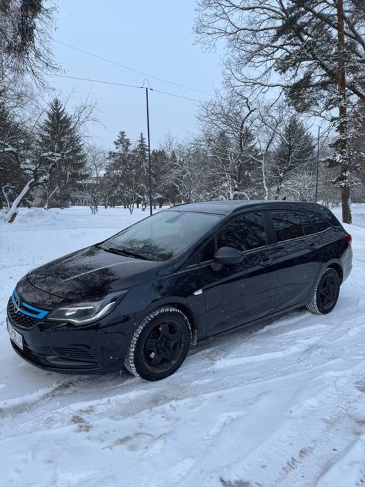 Продам власний автомобіль Опель Астра К