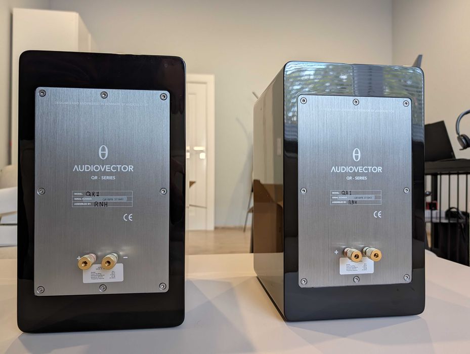 Kolumny podstawkowe Audiovector QR1 czarne piano black Warszawa / Łazy
