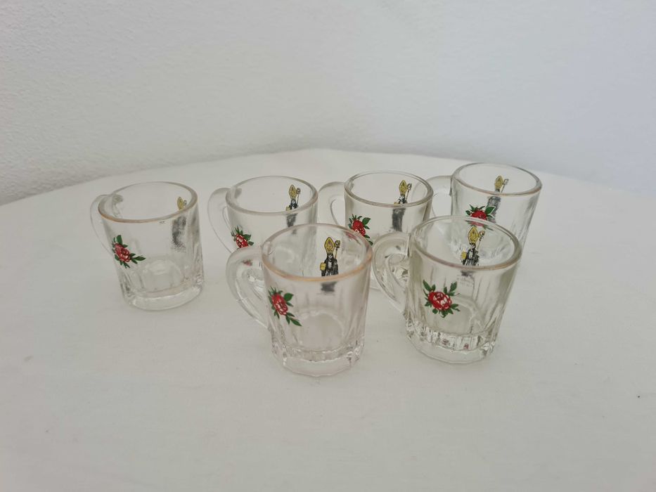 Canecas pequenas em vidro