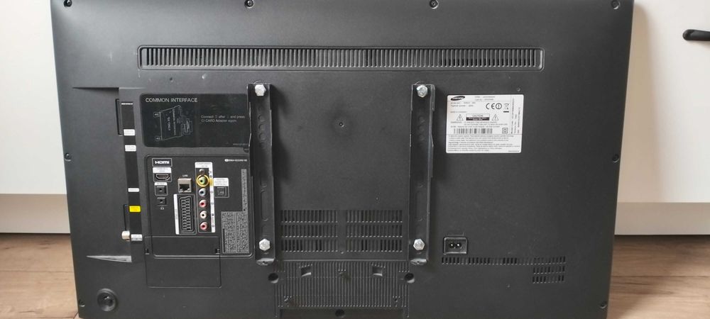 Telewizor 32" Full HD Samsung 32F5500 HDMI + uchwyt na ścianę