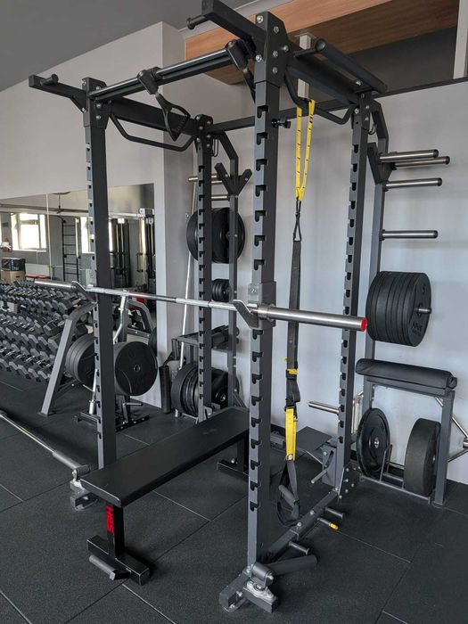Atlas Klatka Power Half Rack asekuracja haki wieszaki półki drążek pół-sztangi piny do gum itd.