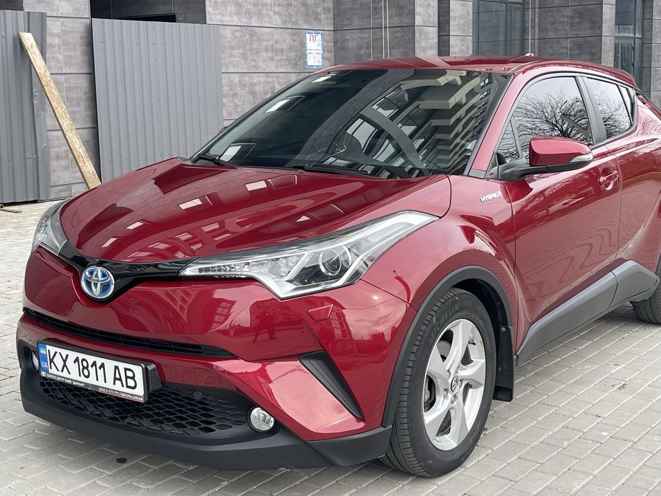 Продам офіційний автомобіль Toyota CH-R  Гібрід .