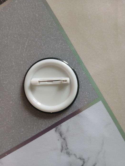 Продам значки с котами и с уиллом