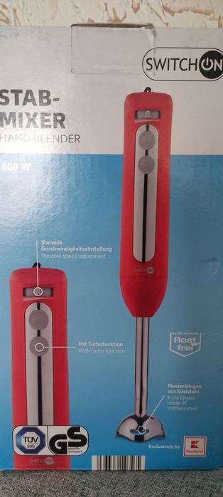 Blender ręczny czerwony.