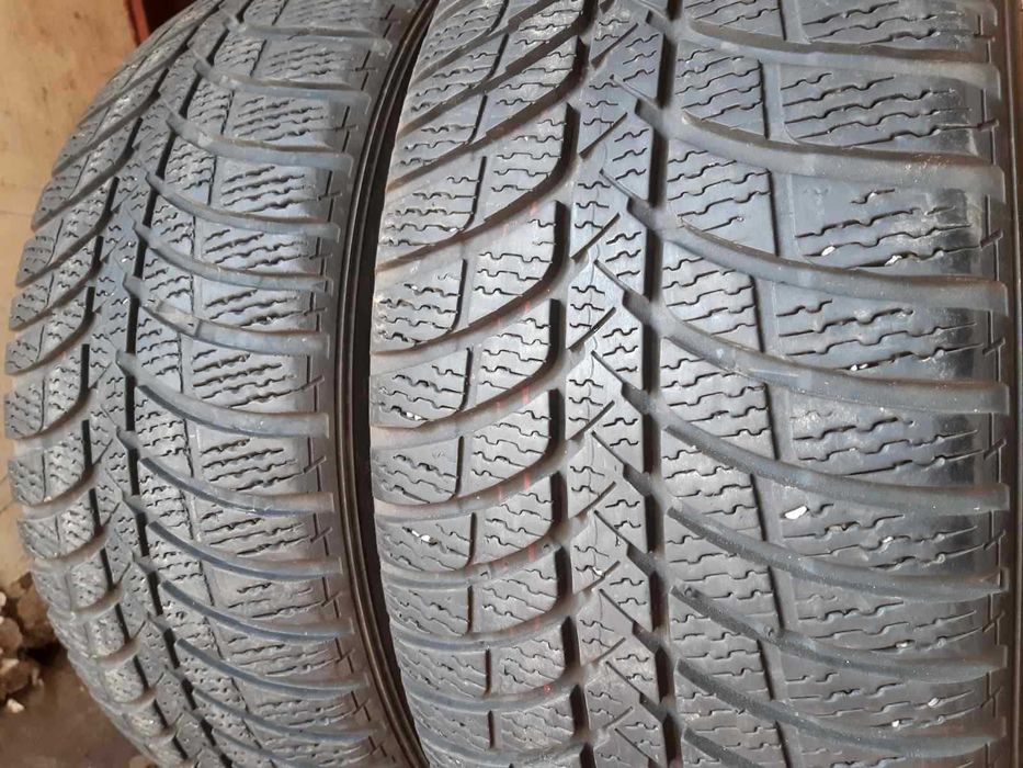 Зимние шины б/у резина 215/50 R17 Kumho Izen KW23