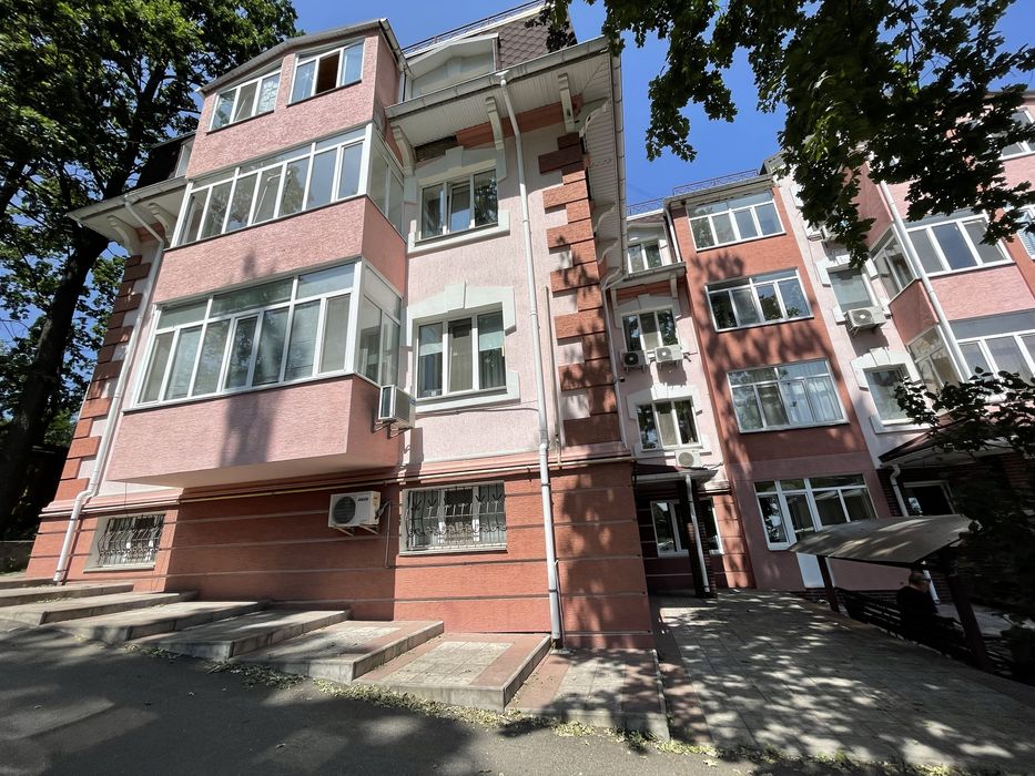 Продаж Комерційного приміщення з ремонтом, басейном. Центральний парк