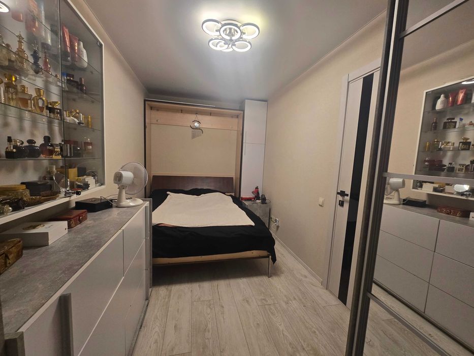 Продаж 3-х кімнатна квартира  68 м2 Заводський р-н вул Рюміна / пр Центральний