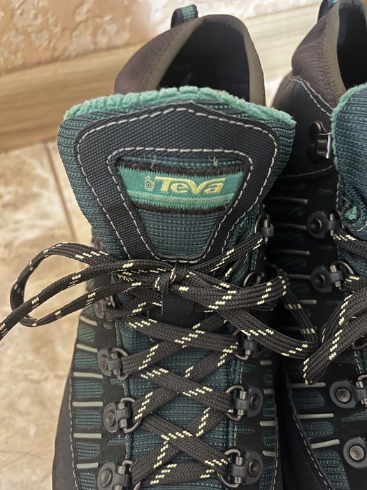 Ботінки Teva трекінгові