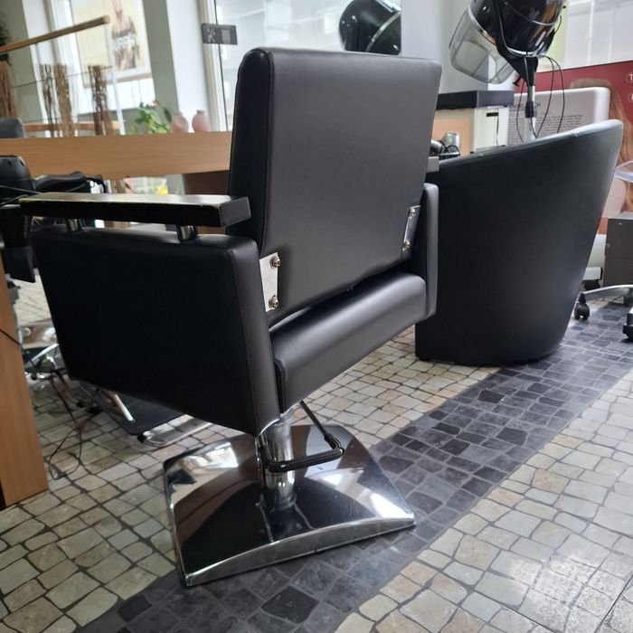 Cadeira hidráulica em bom estado