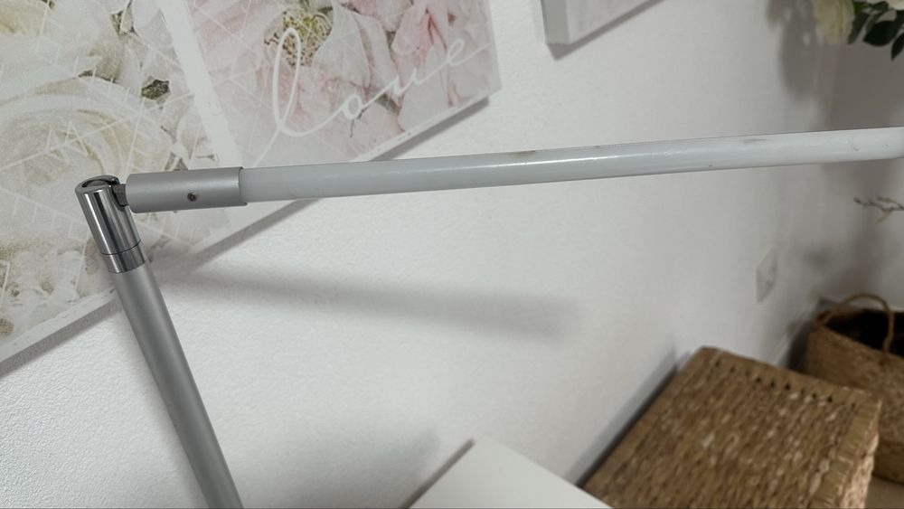 Candeeiro de mesa funciona