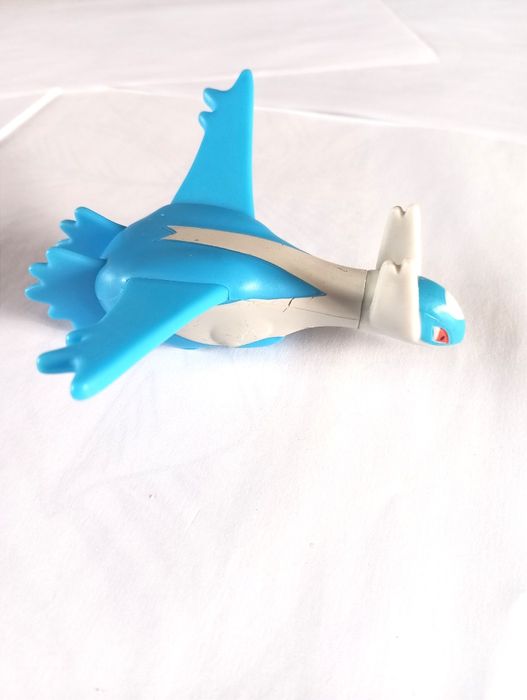 Boneco Pokémon Latios