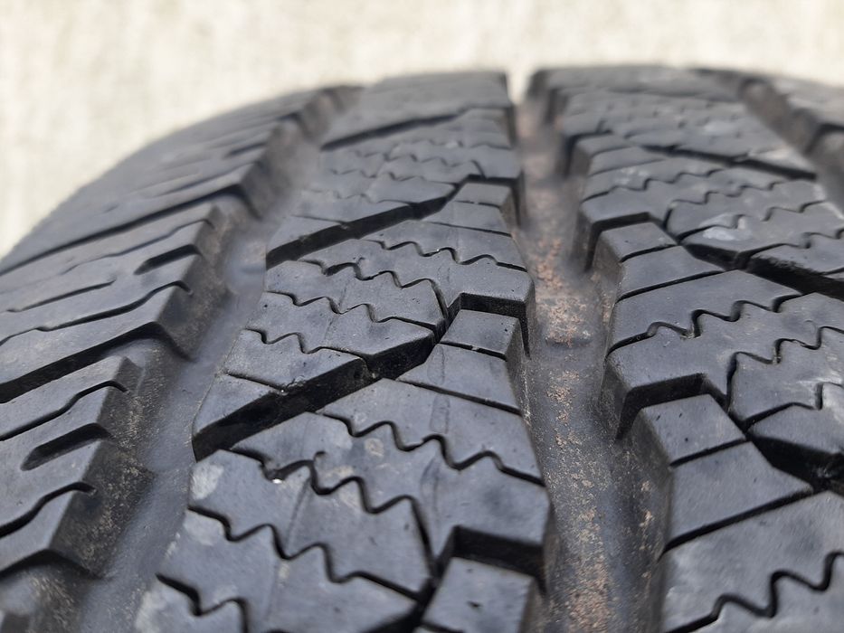 2x Opony zimowe 205/75R16C Continental VanContact Winter 9mm / 2023r