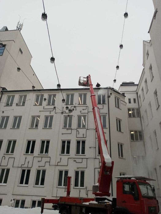 Usuwanie sopli i nawisów śnieżnych, podnośnik koszowy 24H