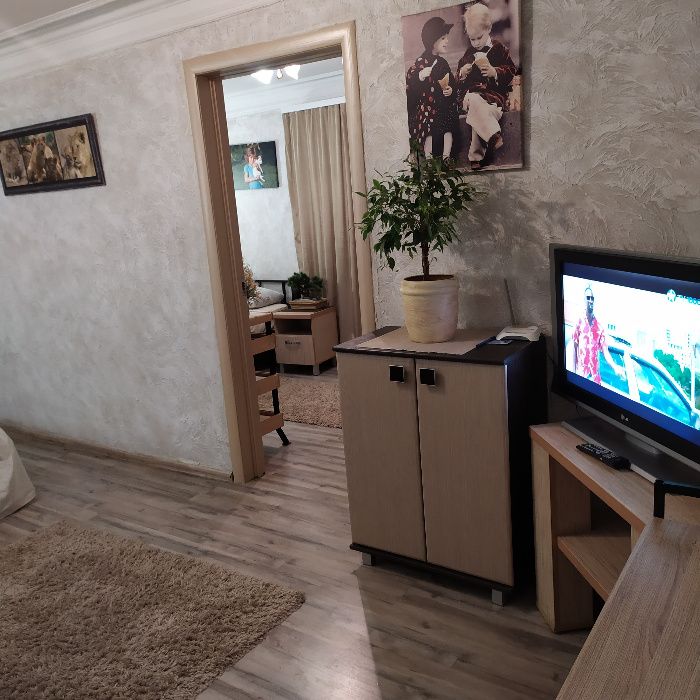 Оренда квартири подобово ,2 кiмн,центр,чисто,Володимирска105