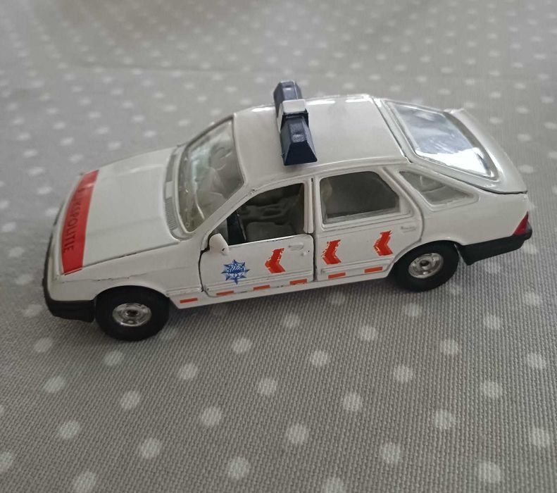 Miniatura Ford Sierra 2.3 - Corgi Toys