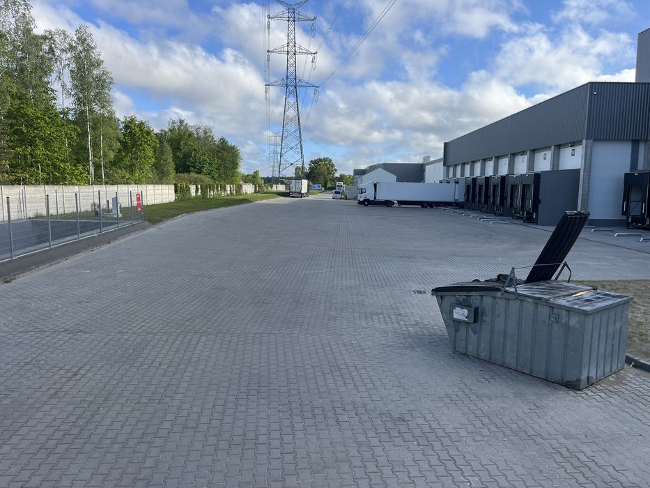 Układanie kostki brukowej przemysłowo