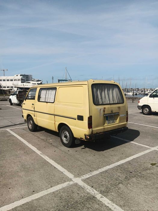 Vende-se carrinha Toyota Hiace (modelo 1981)