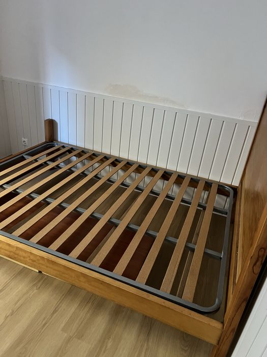 Cama de madeira maciça
