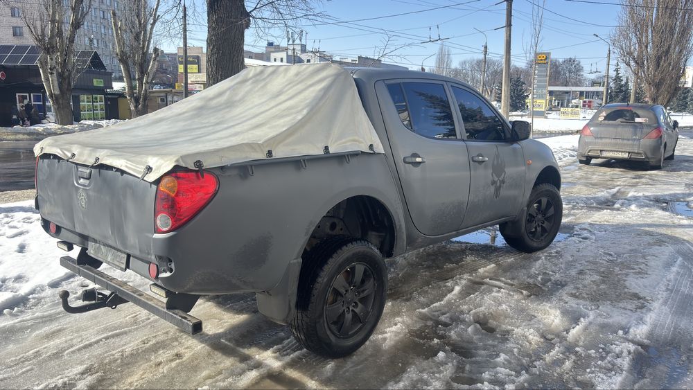 Mitsubishi L200 2010 рік