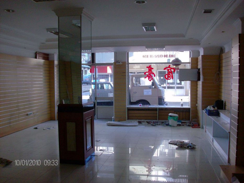Vendo Estabelecimento Comercial com 500 M2 em Abrantes ...tem Alvará de Restaurante e Licença Para Qualquer outro Ramo Comercial