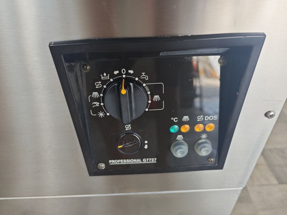 Посудомийна машина купольна Miele G7727