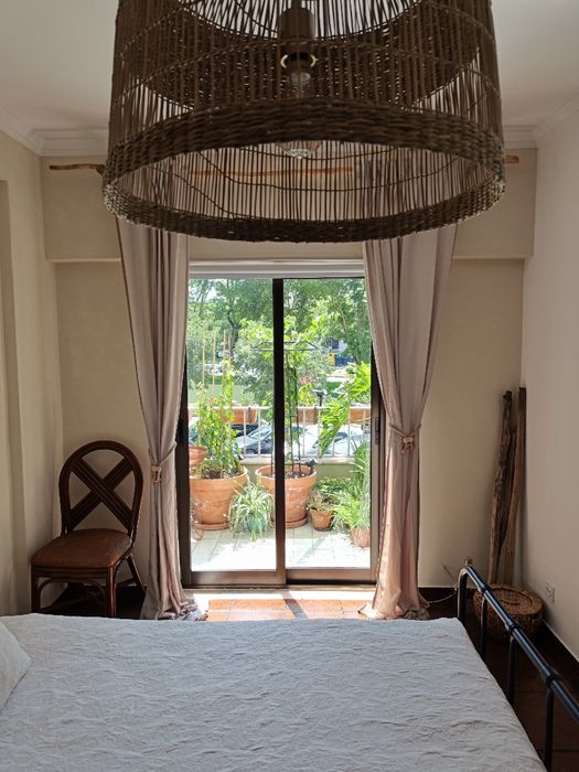 Quarto para arrendar em Alfornelos, 2min. Pingo Doce, 5min. do metro (linha azul). Despesas incluídas. Óptimo ambiente e excelente zona