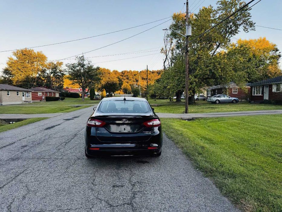 Ford Fusion Titanium      2014