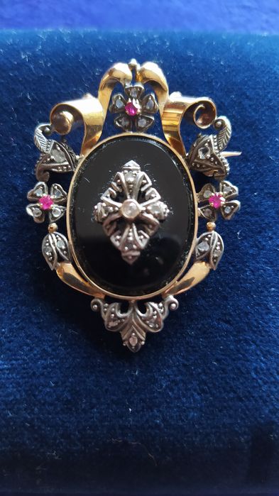 Peças de prata com ouro