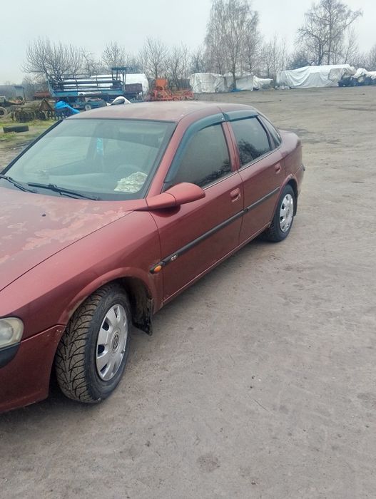 Продам вектра б в гарному стані