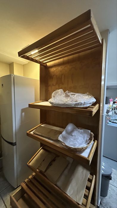 Estante para pão em madeira