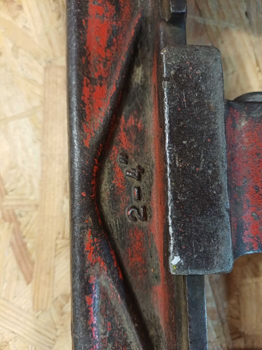 Obcinak obrotowy do rur stalowych. 2-4 " Czterorolkowy.