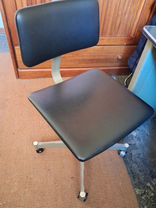 Secretária e cadeira ferro