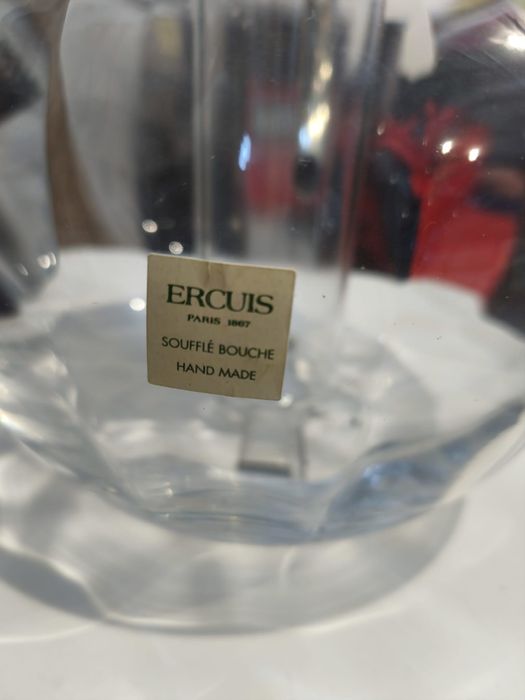 Jarro/Bule elegante da marca francesa Ercuis, em cristal soprado à mão e acabamento em inox/prateado.
Peça sofisticada e decorativa, ideal para servir