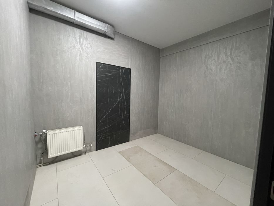 Під шоурум або магазин