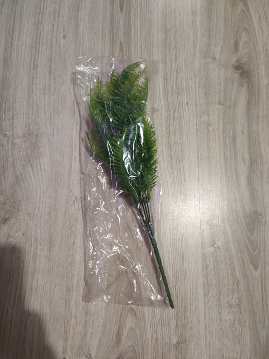 Sztuczna roślina gałązką sosna