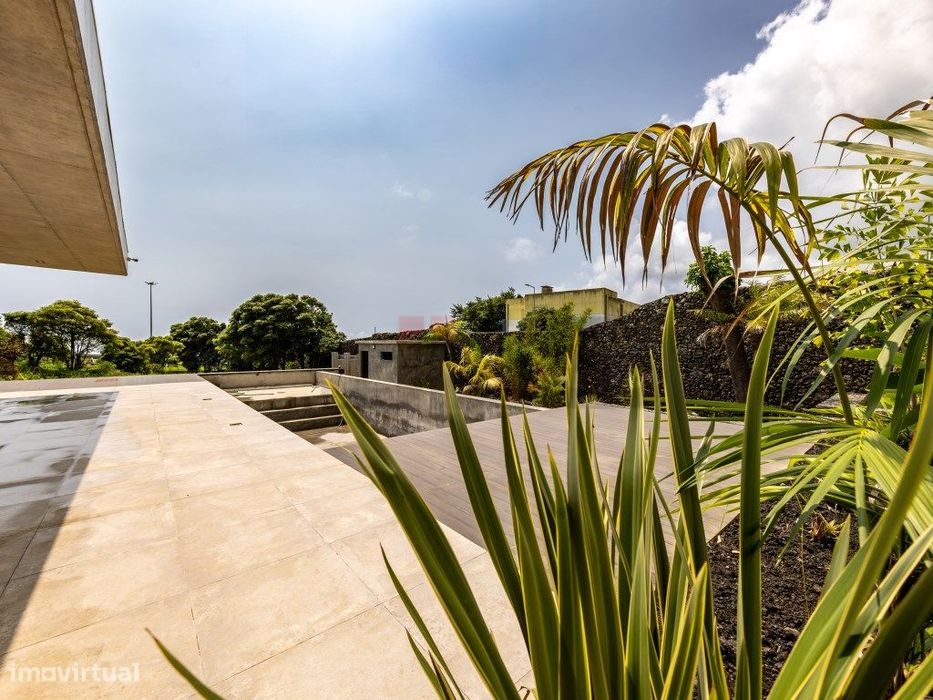 Refúgio Exclusivo com Vista Mar em São Roque, São Miguel