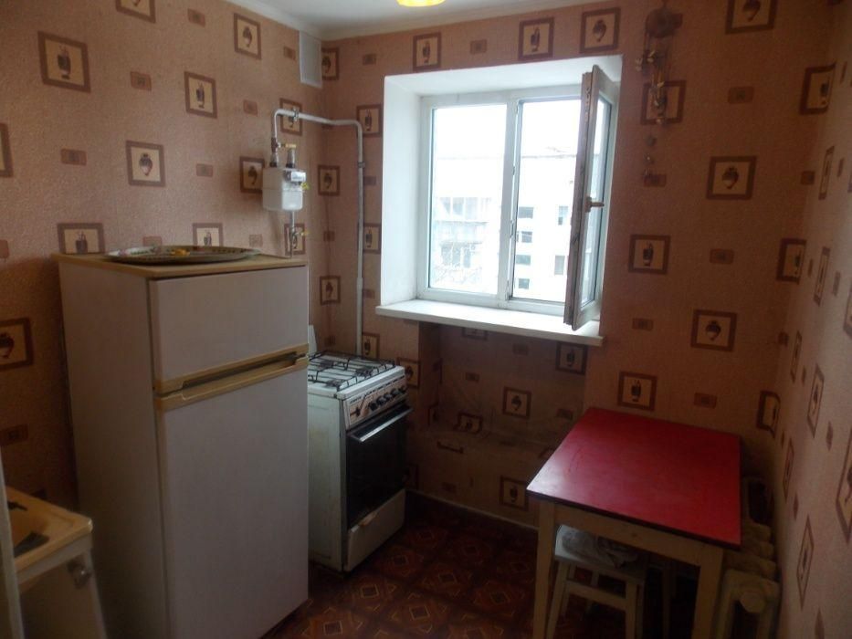 Продам 1-к. квартиру (гостинка) центр Броварів, Незалежності
