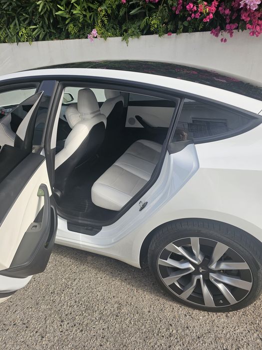 Tesla Model 3 Long Range Premium RWD