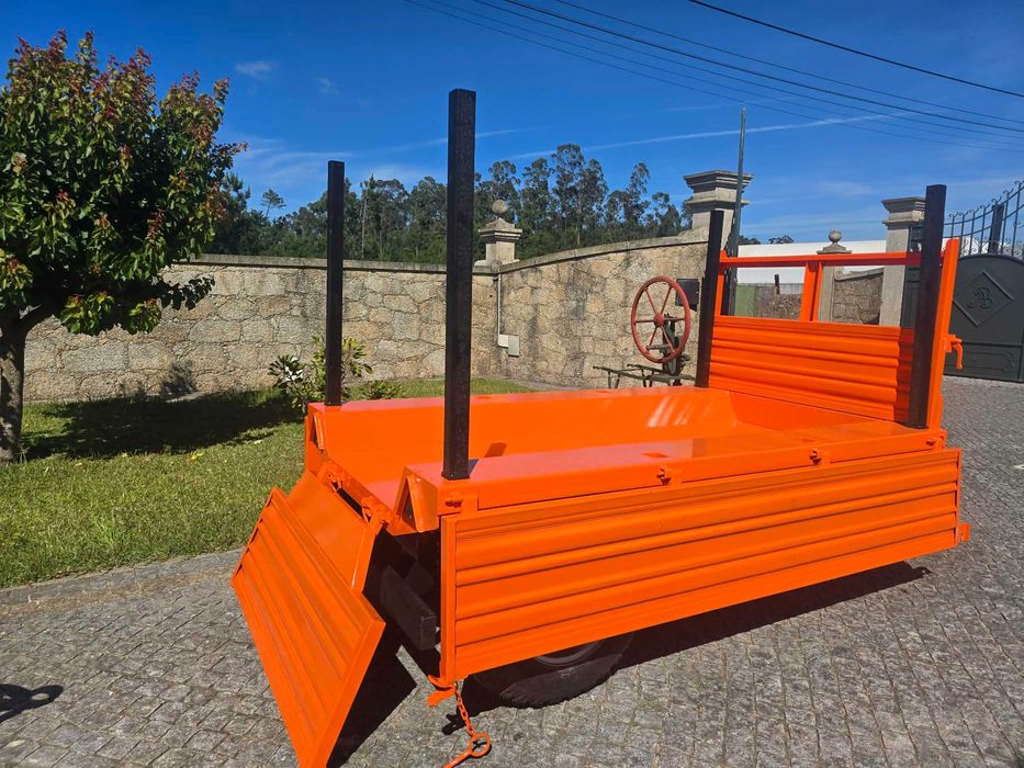 Reboque agricola / florestal de gamela novo basculante de 3500 kg com fueiros
