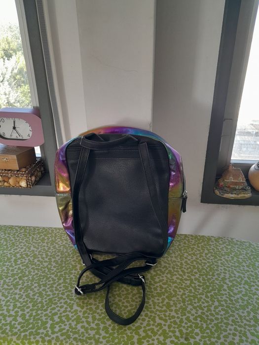 Vendo Mochila de Senhora muito bonita como nova