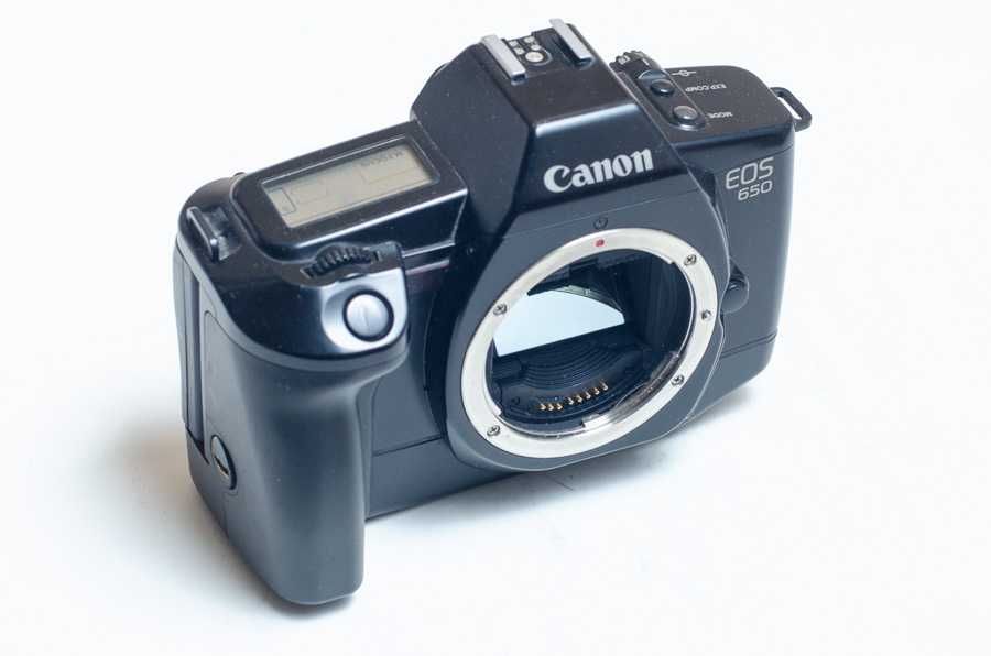 Плівковий фотоапарат-дзеркалка Canon EOS 650, робочий