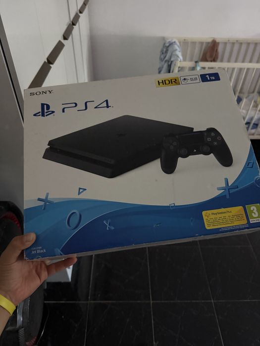 Vendo ps4 de 1TB