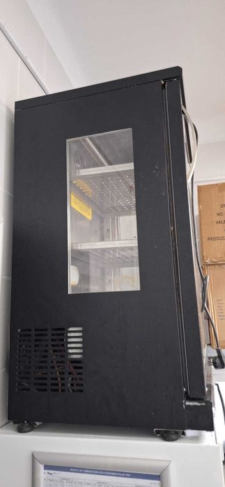 Armário para maturação de carne seca