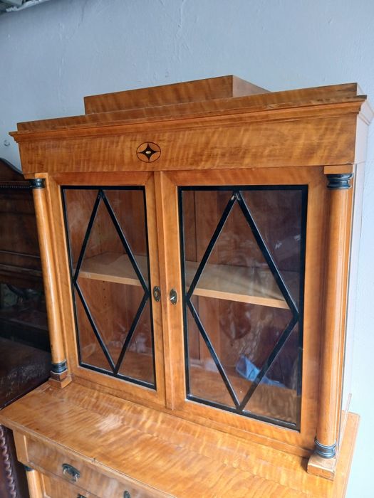 Komoda -serwatka Biedermeier