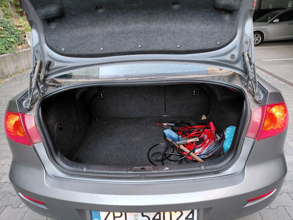 Mazda 3; silnik 1.6; rocznik 2004; sedan