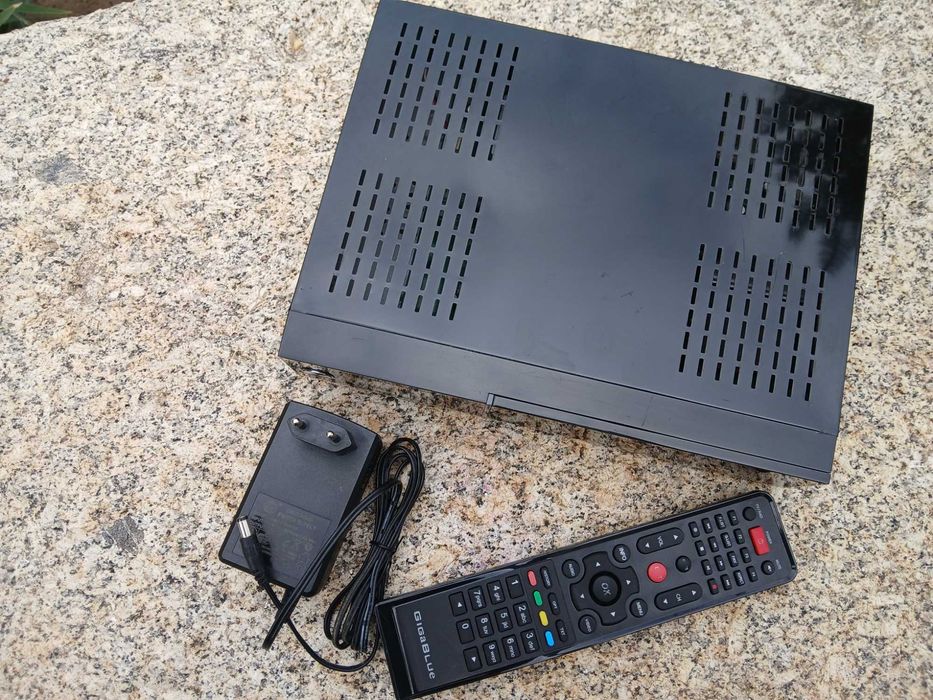 Receptor Box TV Satélite + Terrestre + Cabo - GigaBlue HD 800 UE PLUS - como novo!