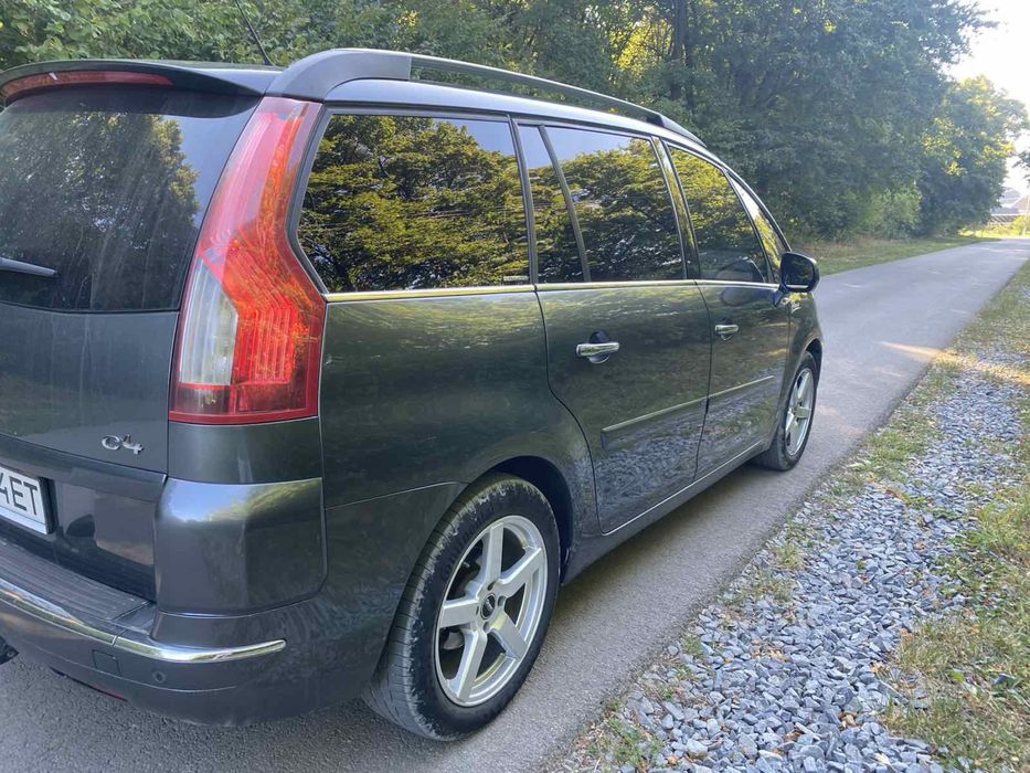 Машина Citroen C4 Picasso